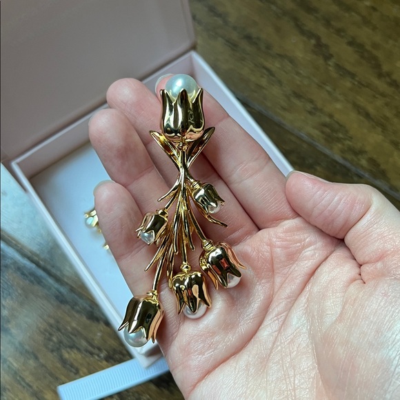 Nicola Bathie golden tulip and pearl earrings. - Picture 3 of 3